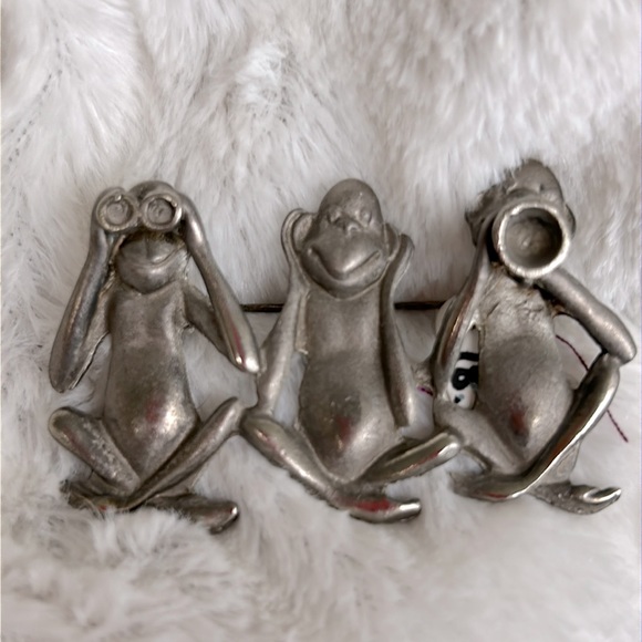 Silly Silver Monkeys hear no evil, see no evil speak no evil metal/ New brooch - Picture 2 of 10